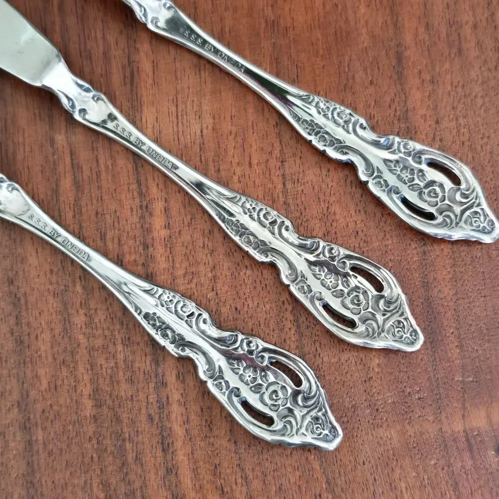 Oneida Renoir-Pembrooke Flat Handle Master Butter Knife Stainless Victoriana